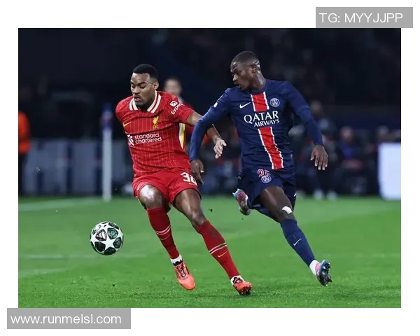 足球巨星同框合照展现巅峰对决魅力 汇聚世界顶级球员精彩瞬间