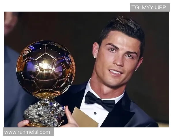 足球金球奖爆款明星卡助力世界杯热潮激增球迷收藏狂潮